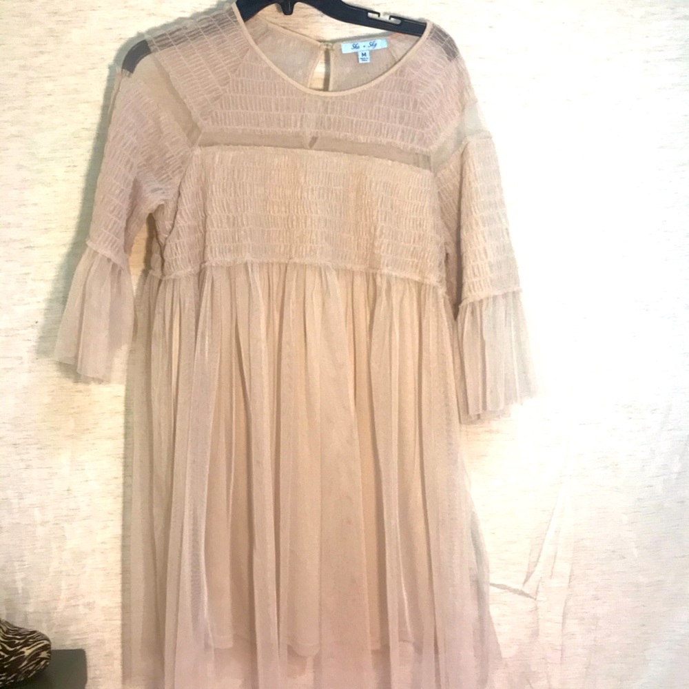 She + Sky natural lace/tool top, size M.